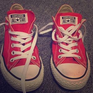 Red converse shoes 5.5 men’s 7.5 women’s